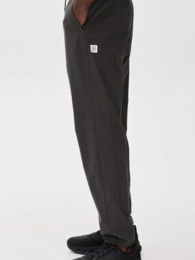 NWT Reigning Champ Stretch Warp Knit Coach's Joggers Carbon Small